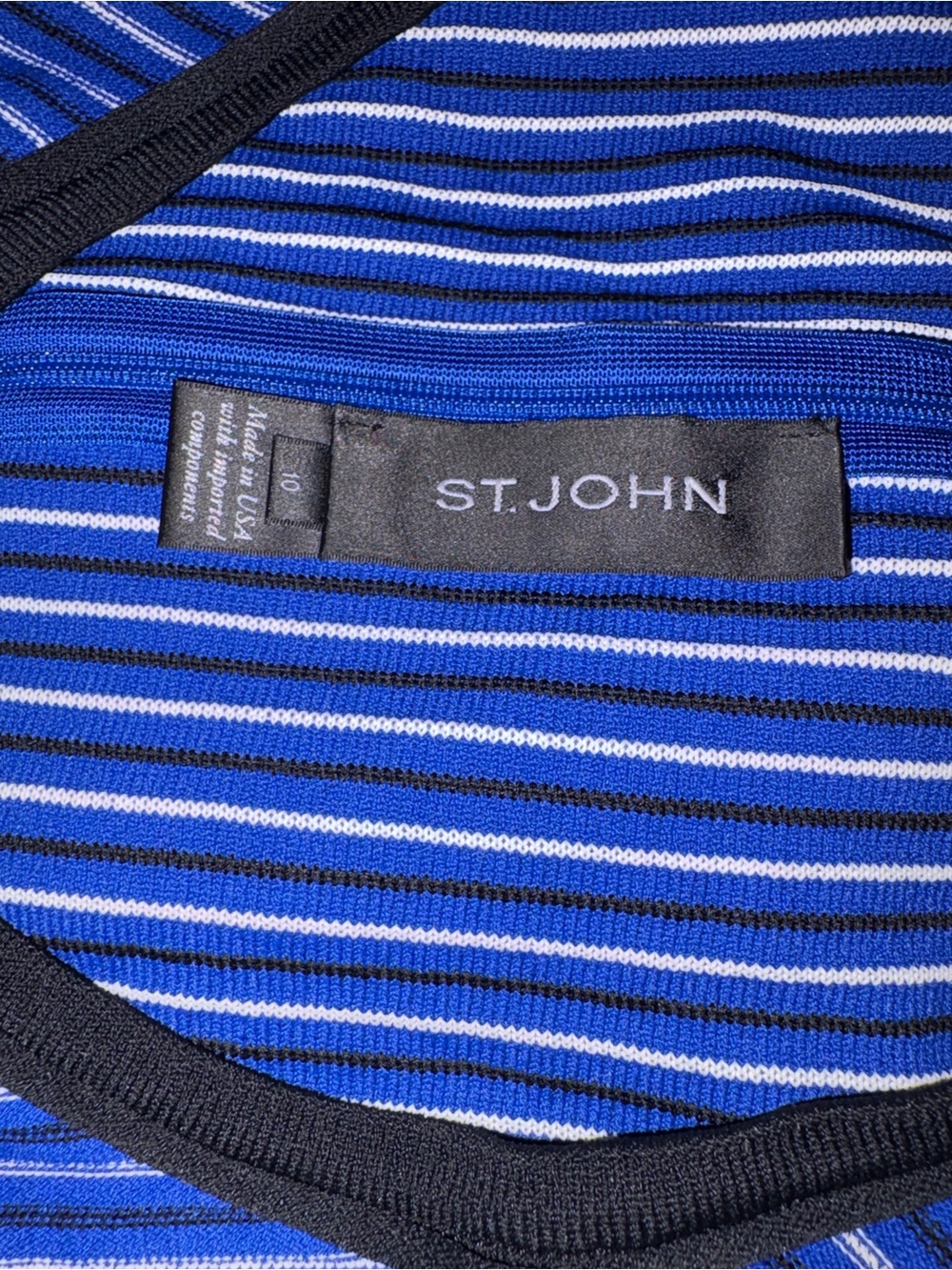 St. John knee length dress./Size  10/ excellent condition - Picture 5 of 6
